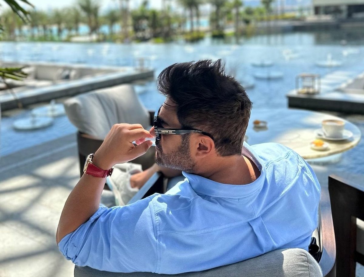 حرکت زشت محمدرضا گلزار در فرودگاه