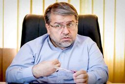 ولی‌فقیه خارج از عمل به قانون و تطابق آن با شرع اسلام اختیار مضاعفی ندارد
