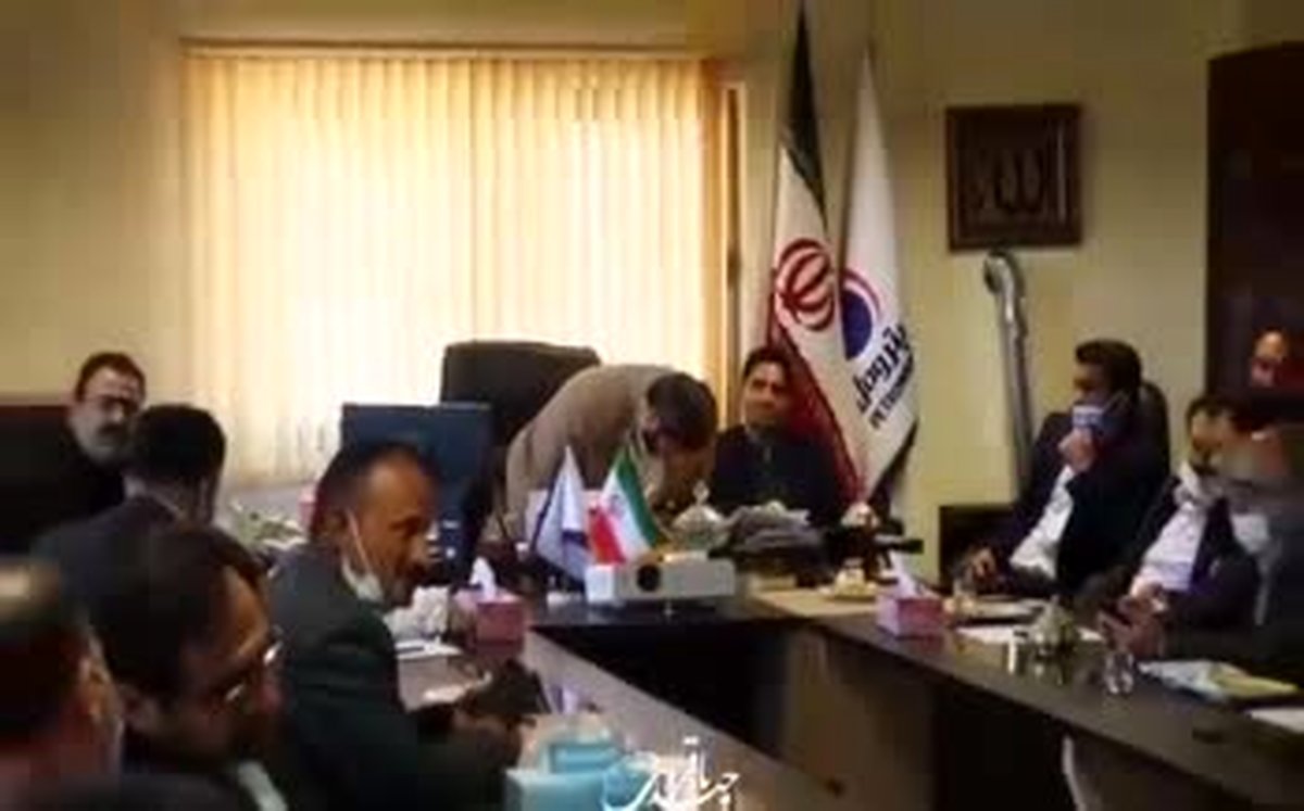 تکرارِ ماجرای نماز خواندن نماینده مجلس با وزیر و در جلسات رسمی!