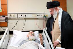 عیادت رهبر انقلاب از آیت‌الله نوری همدانی در بیمارستان + عکس