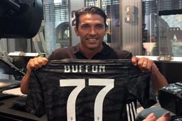 شماره پیراهن جدید بوفون به چه دلیل است؟