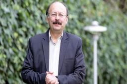 بیژن عبدالکریمی از دانشگاه آزاد اخراج شد