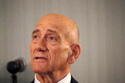 حمله ایهود المرت به نتانیاهو : ترامپ در مذاکرات با ایران موفق می شود
