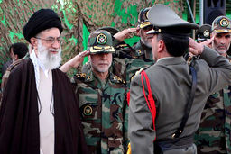 فرمانده کل قوا در اتاق جنگ علیه رژیم صهیونی + فیلم