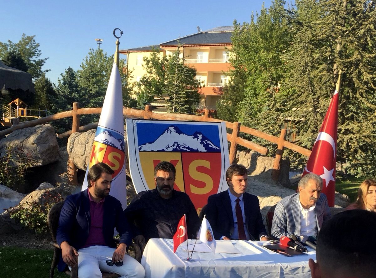سرمربی سابق تراکتورسازی تبریز تیم جدیدش را معرفی کرد.// ساغلام سرمربی کایسری اسپور ترکیه شد