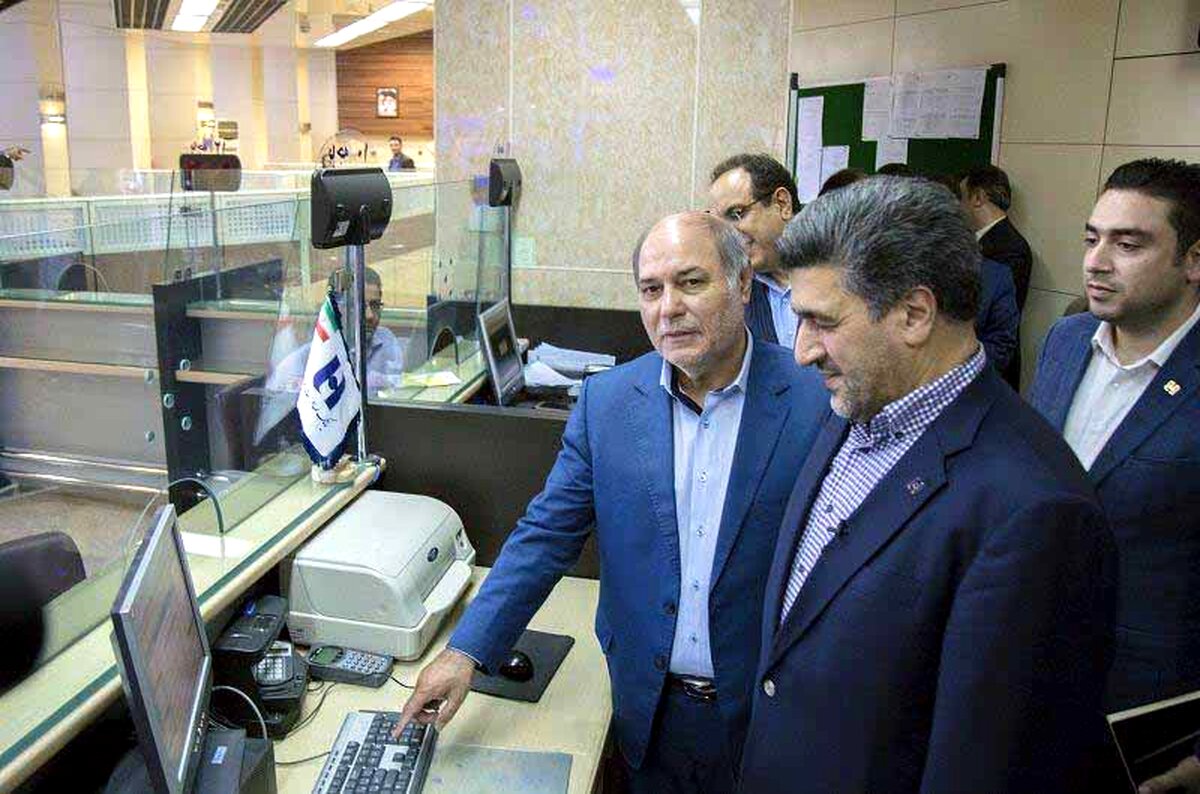 با حضور مدیر عامل بانک صادرات ایران و مدیرعامل صندوق بازنشستگی کشوری؛
وام‌های ٥٠ میلیون ریالی به حساب ٢٦ هزار بازنشسته کشوری واریز شد