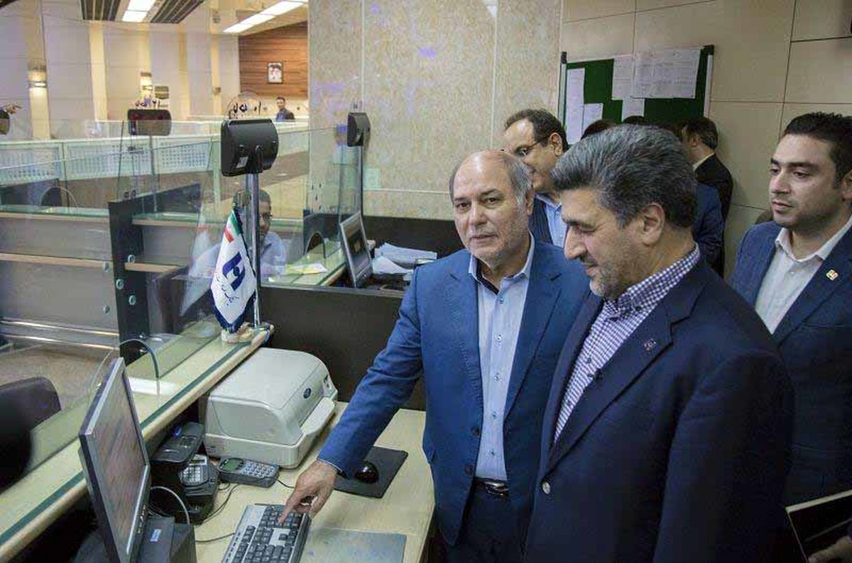 با حضور مدیر عامل بانک صادرات ایران و مدیرعامل صندوق بازنشستگی کشوری؛
وام‌های ٥٠ میلیون ریالی به حساب ٢٦ هزار بازنشسته کشوری واریز شد