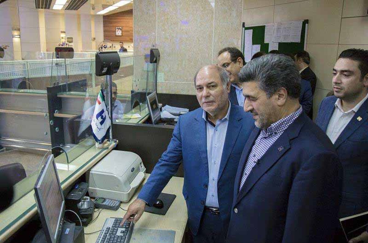 با حضور مدیر عامل بانک صادرات ایران و مدیرعامل صندوق بازنشستگی کشوری؛
وام‌های ٥٠ میلیون ریالی به حساب ٢٦ هزار بازنشسته کشوری واریز شد