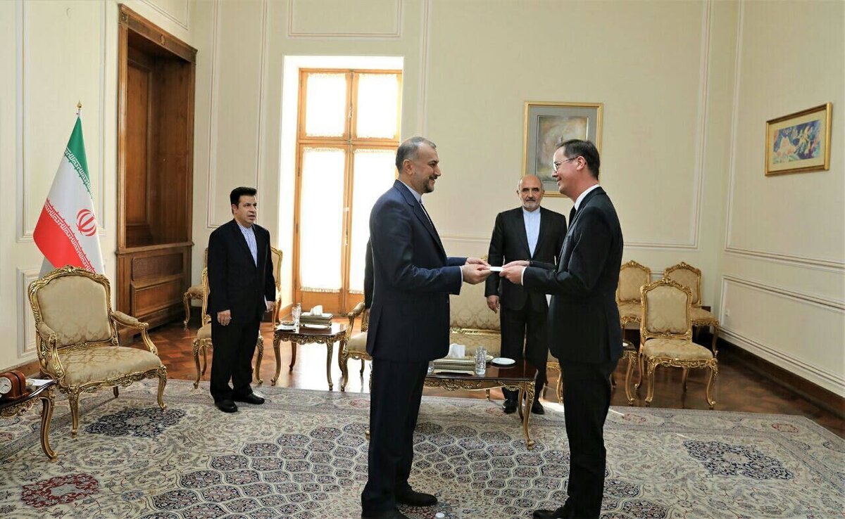 دیدار سفیران جدید فرانسه و مالزی با امیرعبداللهیان
