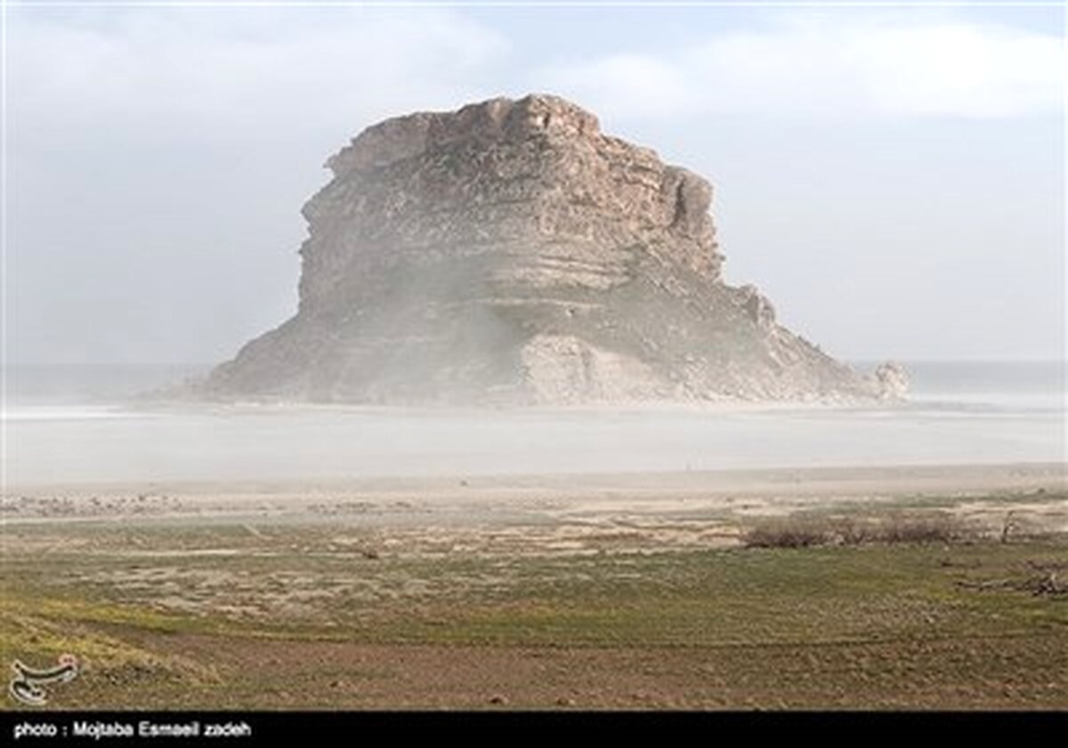 تبریز| آخرین وضعیت دریاچه ارومیه؛ از اجرای طرح تثبیت ریزگردهای نمکی با بوته‌کاری تا رد انتقال آب خزر به دریاچه