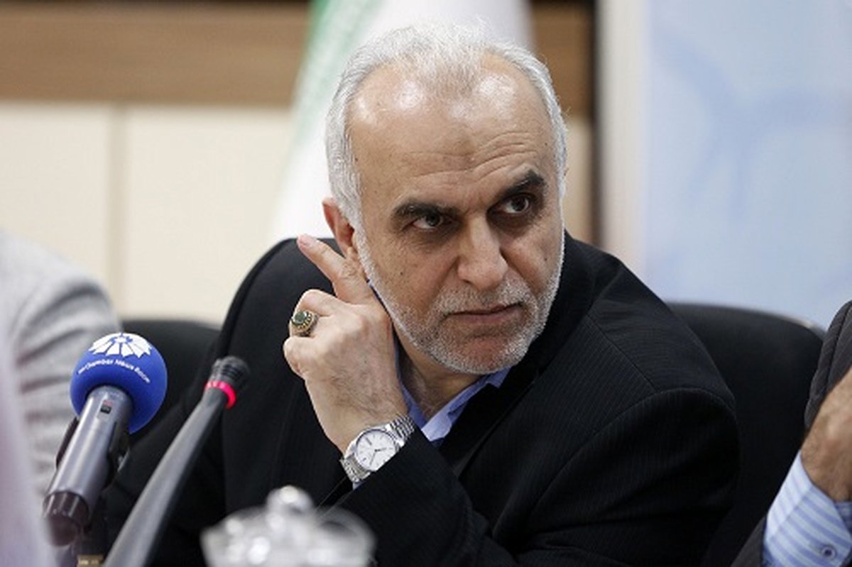 تهیه استیضاح وزیر اقتصاد در مجلس