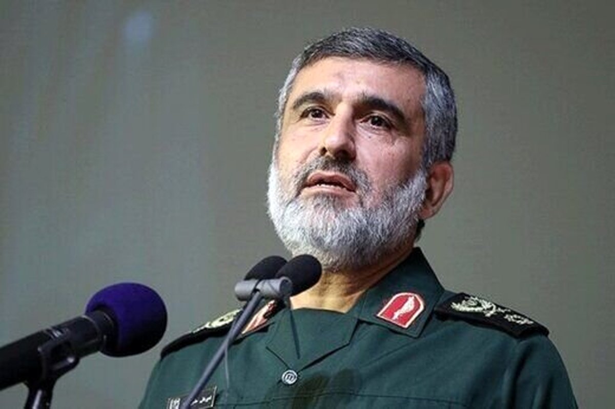 حاجیزاده: شهید سلیمانی تمام ملت را در دایره نظام میدید