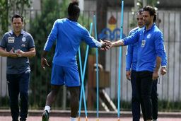 دست دادن منشا با مجیدی پس از بازگشت + عکس