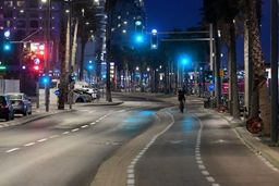 لحظه شلیک مستقیم تک‌تیرانداز اسرائیلی به یک غیرنظامی 