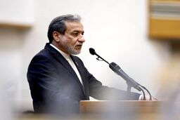 عراقچی خبرنگاران را غافلگیر کرد و پشت تریبون سخنگو آمد
