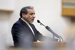 عراقچی خبرنگاران را غافلگیر کرد و پشت تریبون سخنگو آمد