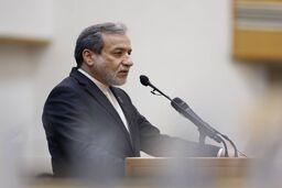 عراقچی خبرنگاران را غافلگیر کرد و پشت تریبون سخنگو آمد