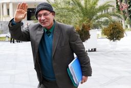 فرد پشت پرده