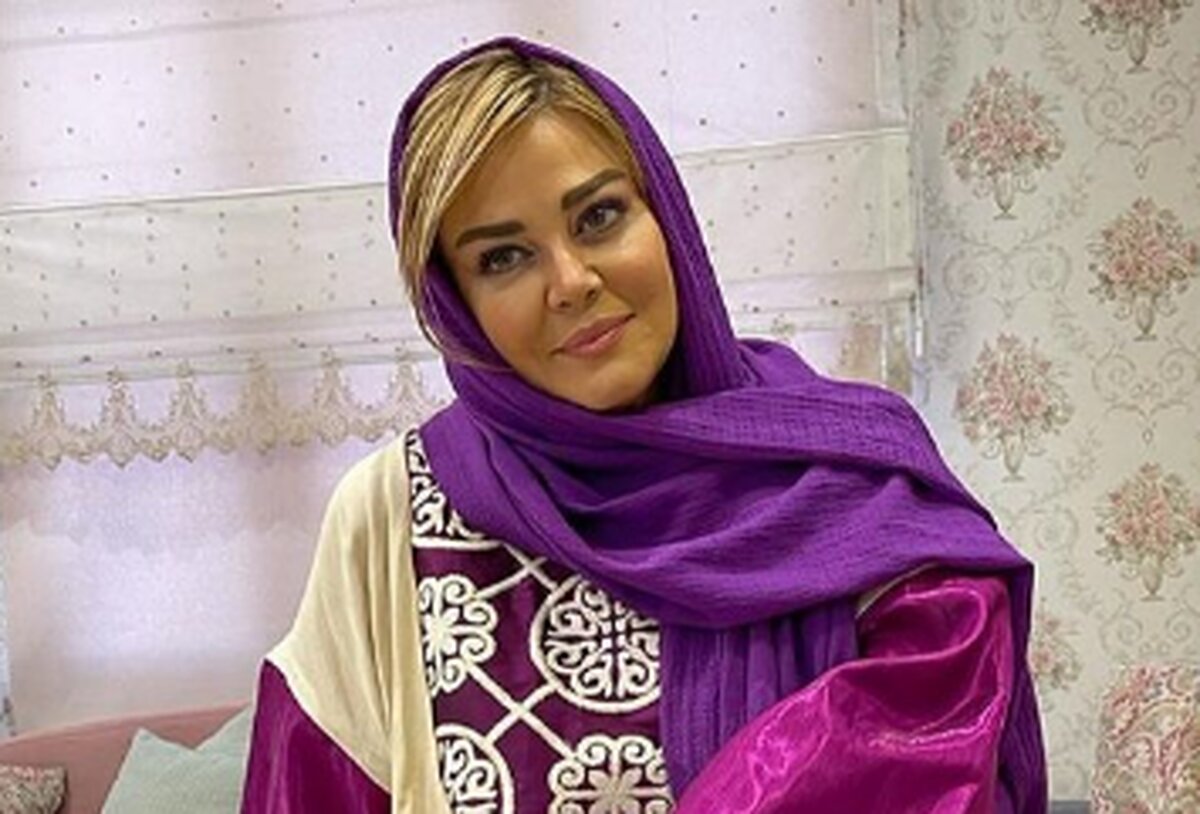 ماشین سواری بهاره رهنما در رستوران