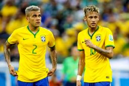 وظیفه اصلی دنی آلوس در قطر: مراقب نی مار باش!