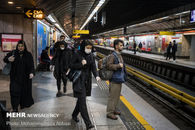 دختر تقریبا برهنه در واگن زنانه مترو و برخورد جالب خود مردم + فیلم