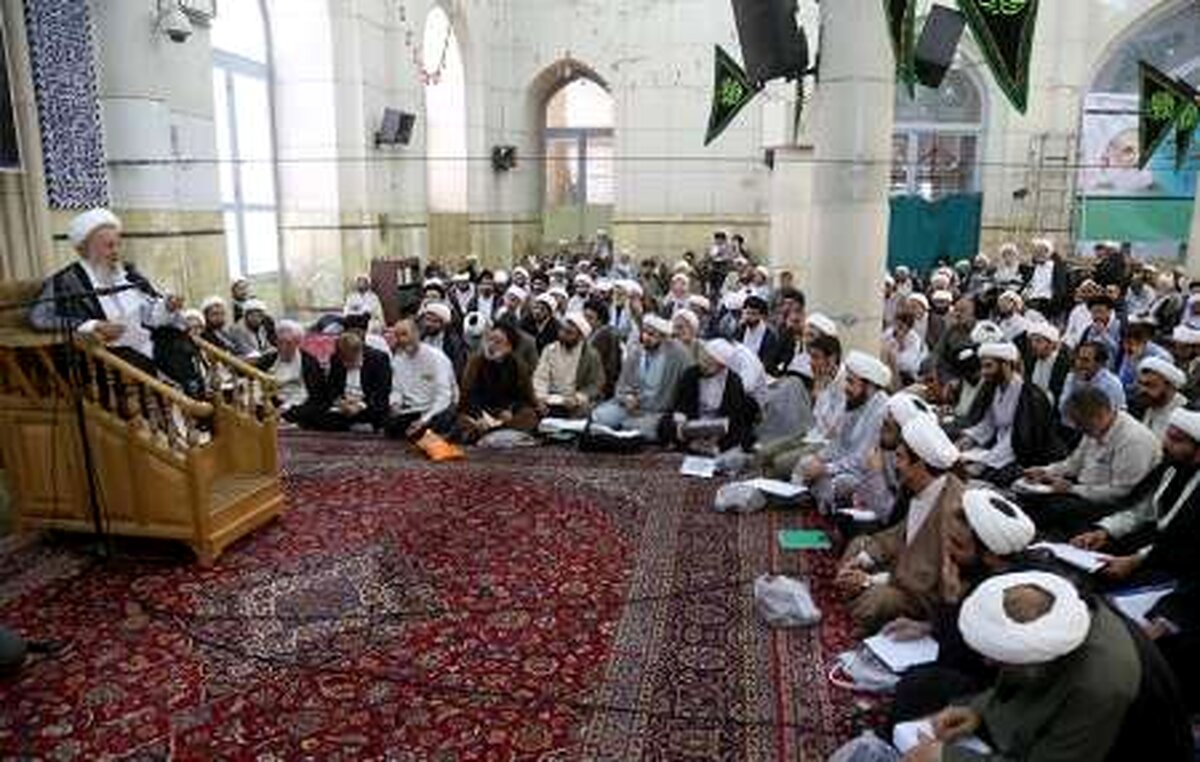 آیت الله مکارم شیرازی: بحث روز مردم گرانی است این مسائل شوخی نیست بلکه سرنوشت ساز می باشد