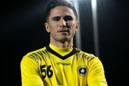 دلجویی کاپیتان سپاهان از رضا عنایتی