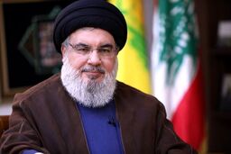 خداحافظی پدر شهید نصرالله با فرزند شهیدش + عکس