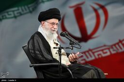 دیدار اعضای برگزارکننده کنگره ملی ۱۸۰۰ شهید کاشان با رهبرانقلاب