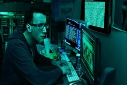 نقش فضای مجازی در جنگ‌های آینده