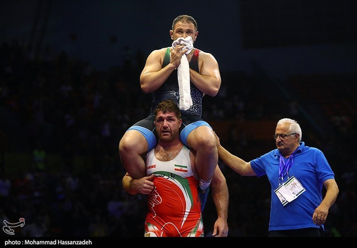 کمیل بر دوش هادی؛ وظیفهام بود او را روی دوشم بگیرم