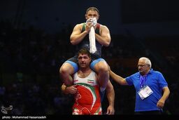 کمیل بر دوش هادی؛ وظیفه‌ام بود او را روی دوشم بگیرم