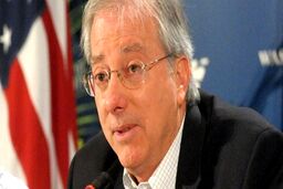 دنیس راس: برخلاف ادعای ترامپ ؛ایران شجاع تر و در حال فشار حداکثری بر آمریکاست