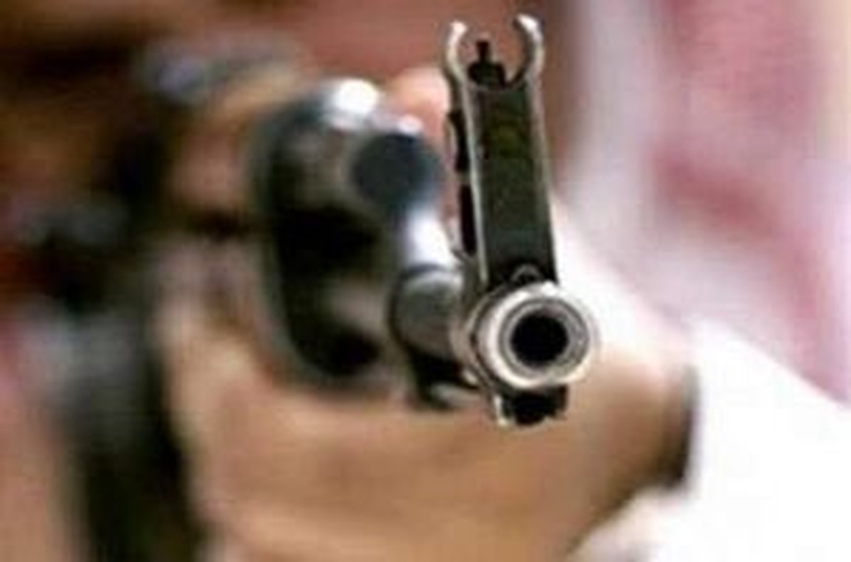 زن یاسوجی بیخبر از همه جا در آشپزخانه گلوله خورد