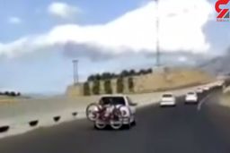 فیلم وحشت آور از رها شدن بار دوچرخه از پشت پژو پارس