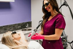 درآمد اپراتور لیزر موهای زائد چقدر است؟ چگونه اپراتور لیزر شویم؟