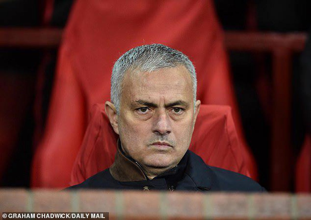 نحسی سال سوم باز هم یقه آقای خاص را گرفت/ مورینیو بزرگ اخراج شد