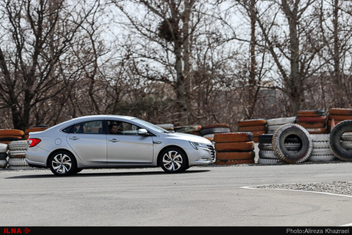 گزارش تصویری/ تست درایو خودروهای لوکسوژن در پیست اتومبیل‌رانی ورزشگاه آزادی (عکس)