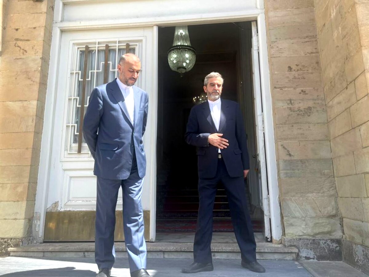 دیپلمات سابق ایران: عملکرد وزرات خارجه ما در این دوره از حالت حرفه‌ای‌گری فاصله گرفته است
