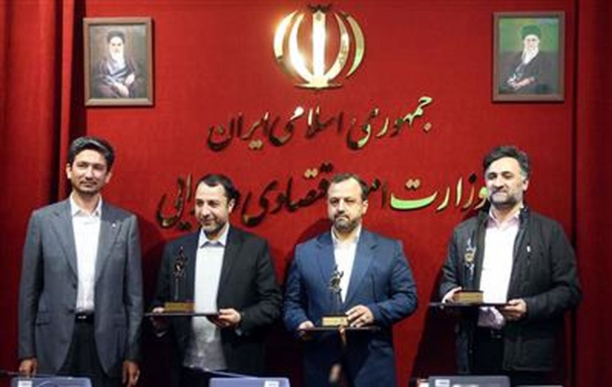 رئیس کل بانک مرکزی و وزیر اقتصاد سفیر قرضالحسنه کشور شدند