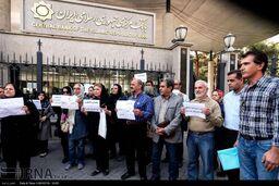 تجمع اعتراضی مقابل بانک مرکزی به حذف ارز دانشجویی