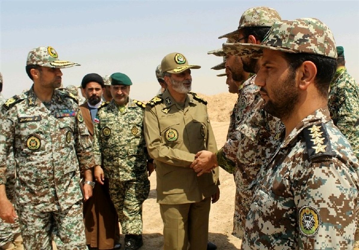 فرمانده کل ارتش در سایت پدافندی اس-۲۰۰ اصفهان