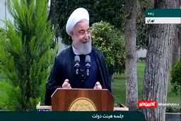 شوخی روحانی با هیات دولت در زیر باران: تا کامل خیس نشده‌اید نکته پایانی را بگویم