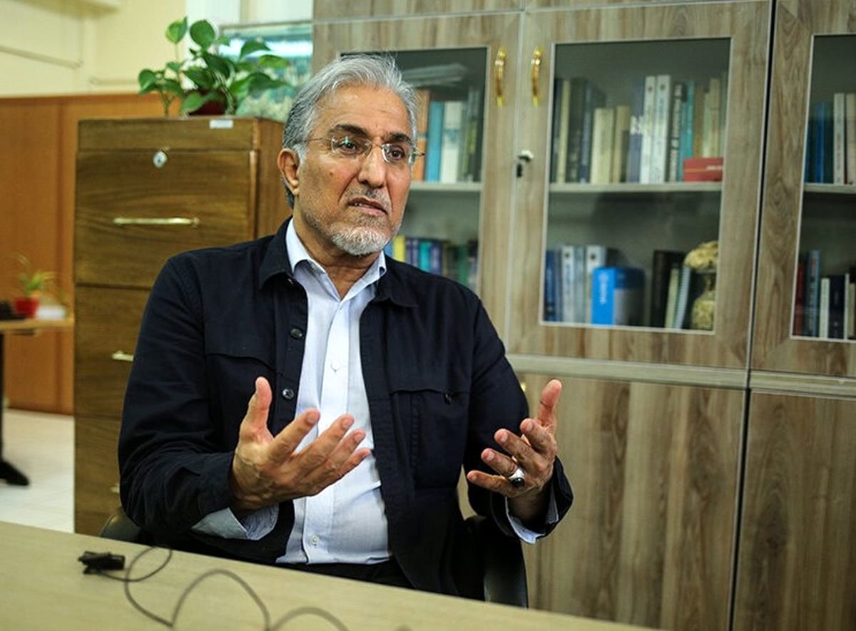 راغفر:نظام باید بین بقای خودش و بقای مافیاها یکی را انتخاب کند
