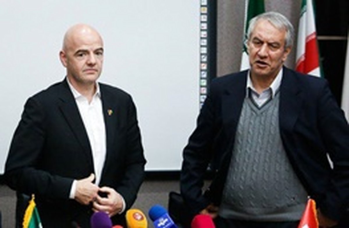 اینفانتینو با علی دایی و مهدویکیا پا به توپ میشود