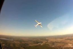 تصاویرپرواز با کوچک‌ترین هواپیمای جهان