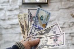 آخرین قیمت دلار در بازار همزمان با ۲۲ بهمن