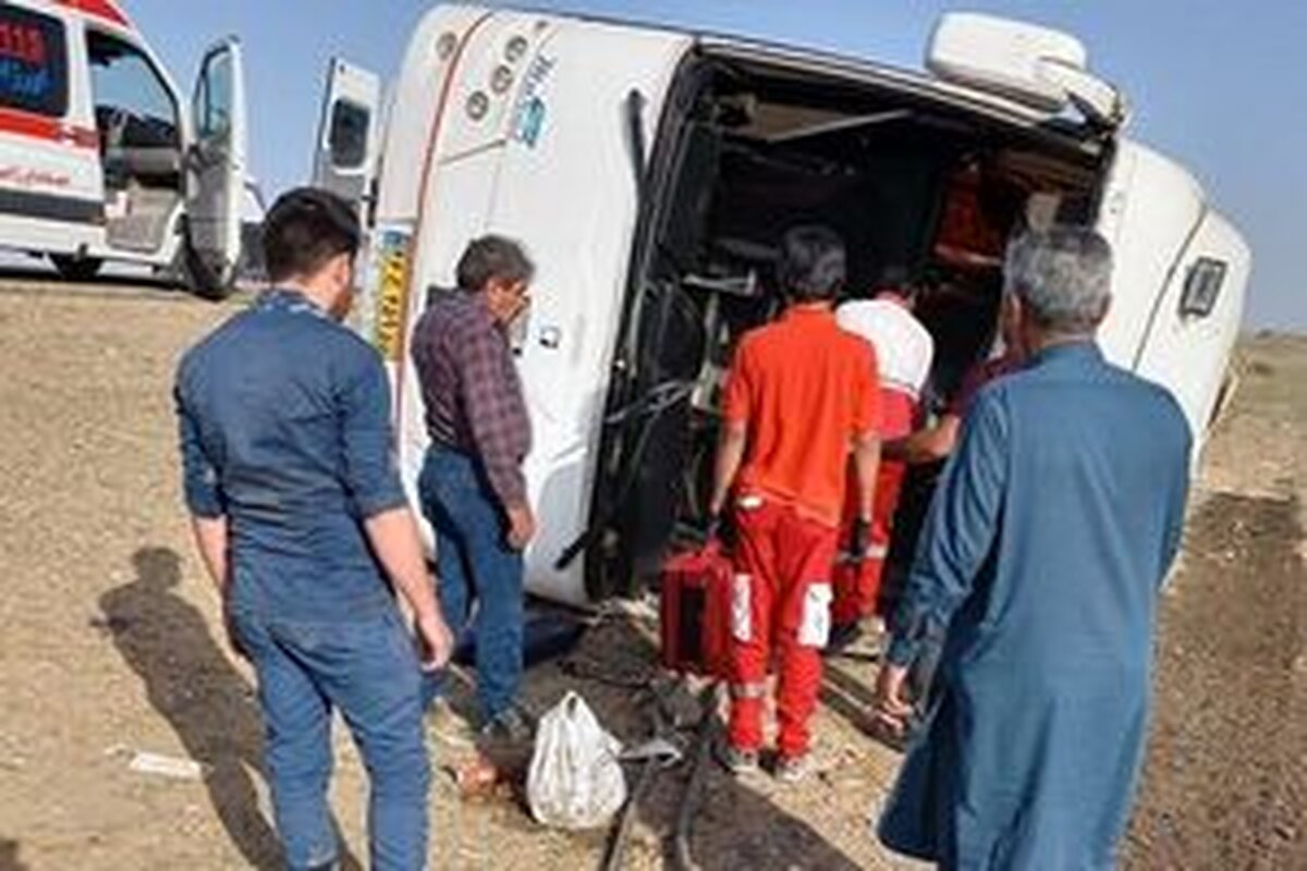 ۲۰ مصدوم در حادثه واژگونی اتوبوس