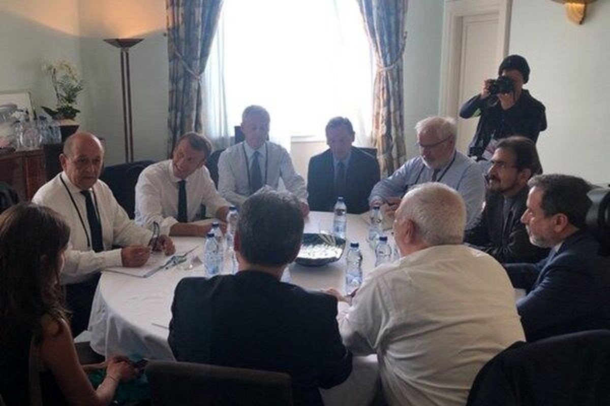 سفر ظریف به فرانسه غیر منتظره و دیپلماتیک بود