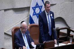 گریه رئیس رژیم صهیونیستی حین صحبت